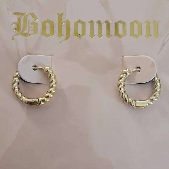 Elegant 18k Gold Hoop Earrings - Picture 3 of 4